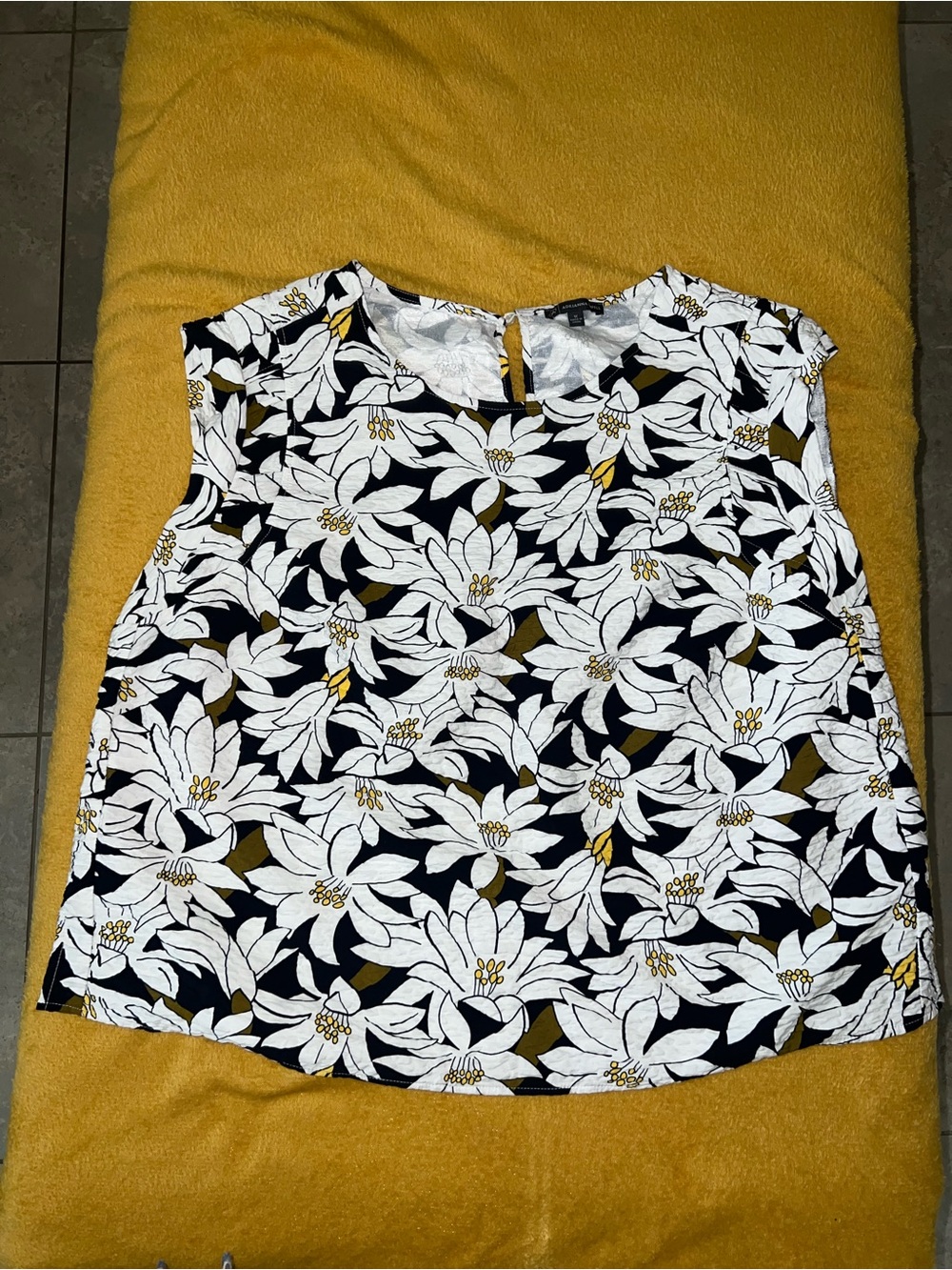 Adrianna Papell Floral Crinkled Summer Vacation Casual Cap Sleeve Top 1X